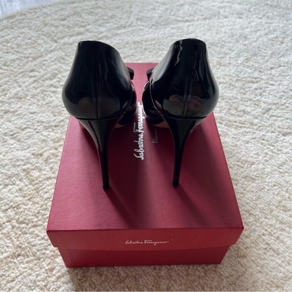 Salvatore Ferragamo Rilly Nero Patentcalf - Picture 10 of 10